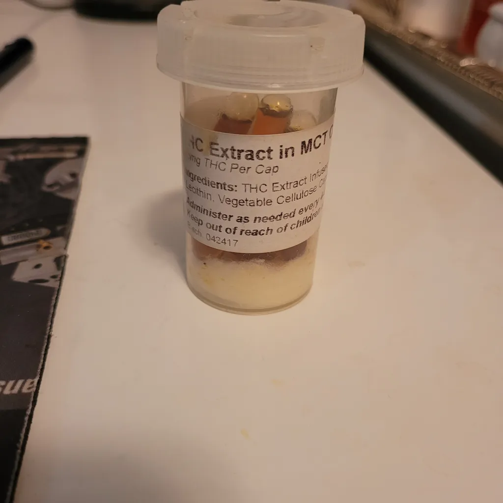 THC capsules photo 1