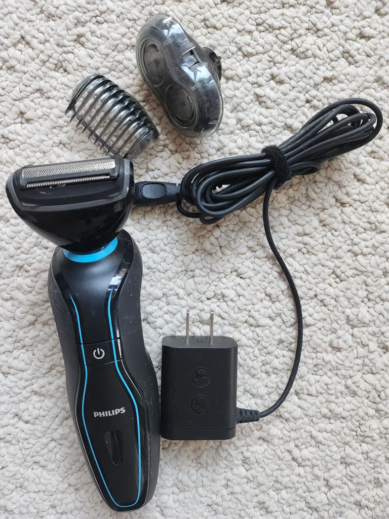 Philips Electric Shaver photo 1