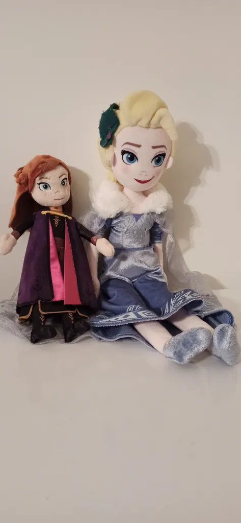 Plush Elsa & Anna doll, EUC photo 1