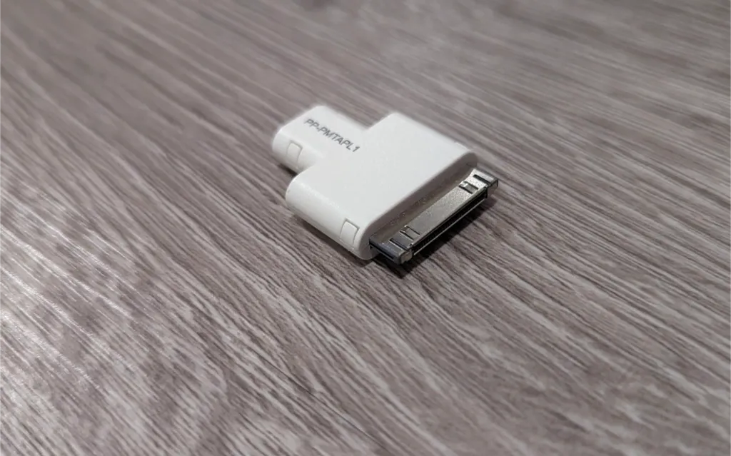 White Adapter for Apple Devices photo 1