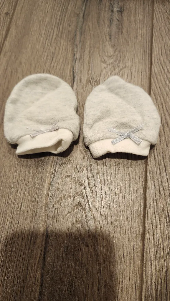 Baby mittens - for newborns photo 1