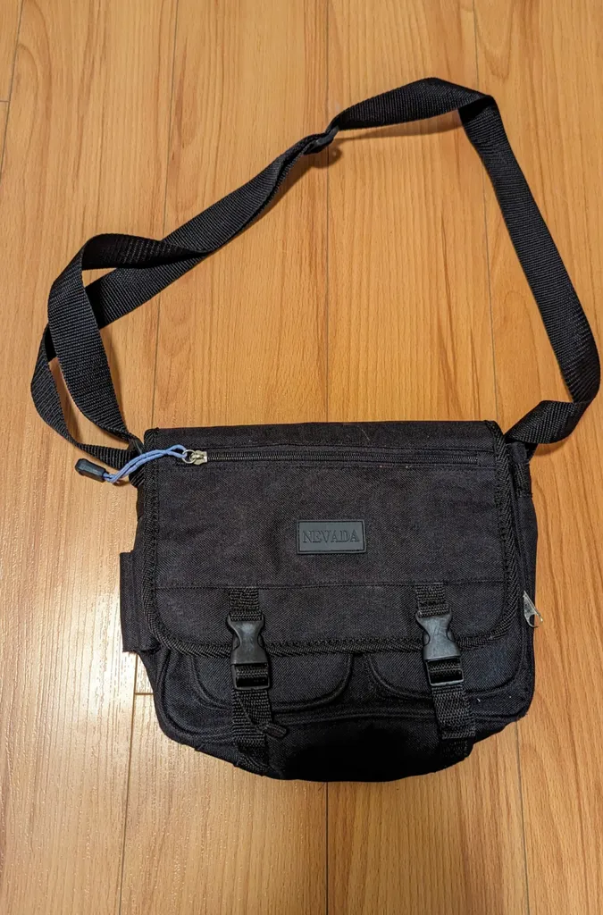 Nevada Black Messenger Bag photo 1