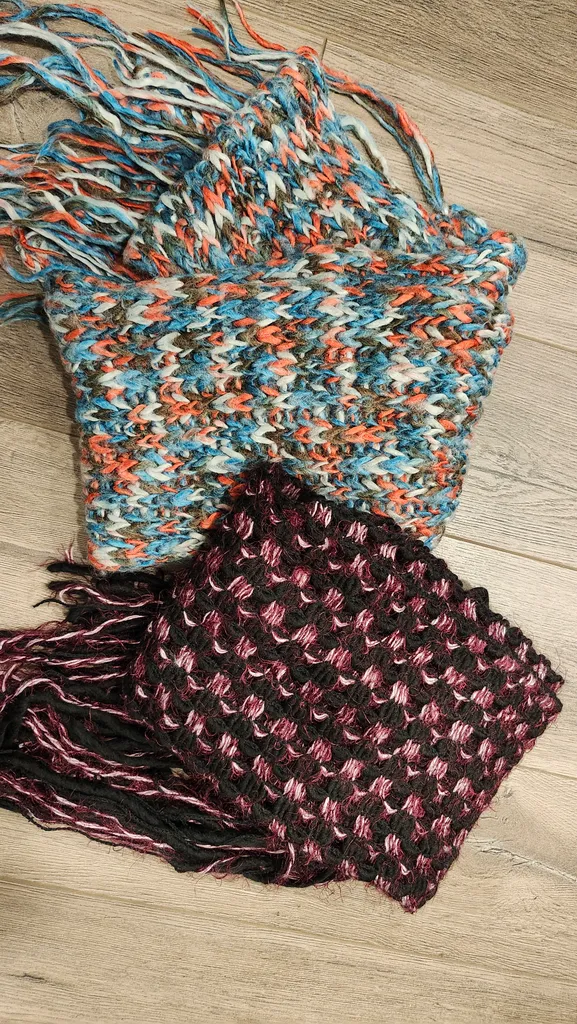 New Wool Scarf Le Chateau  photo 1