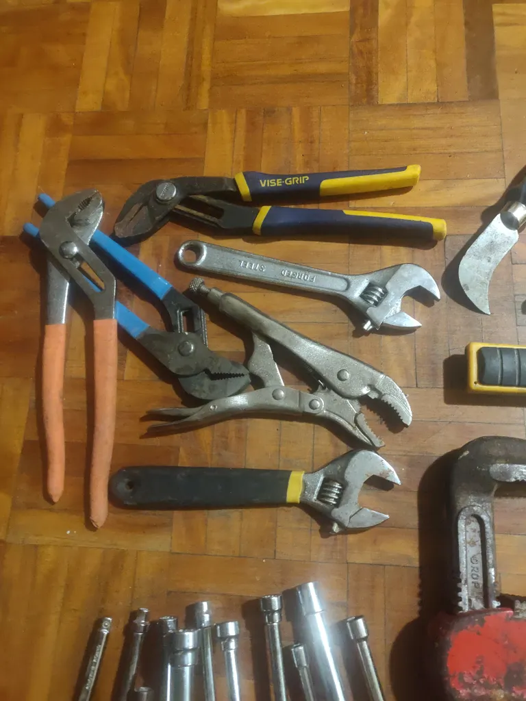 Hand Tools (Socket bits, fatmax fiskar snips taken) photo 1