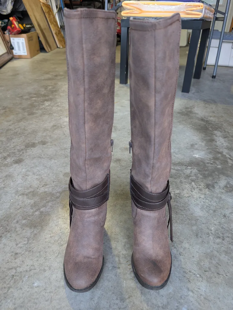 Brown winter boots wedge heels (6.5 W) photo 1