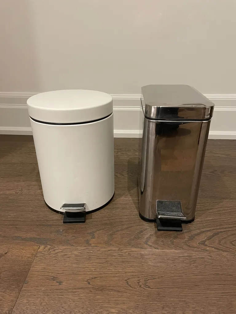 *FREE* 2 trash bins photo 1