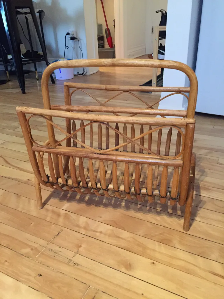 Rattan magazine rack photo 1