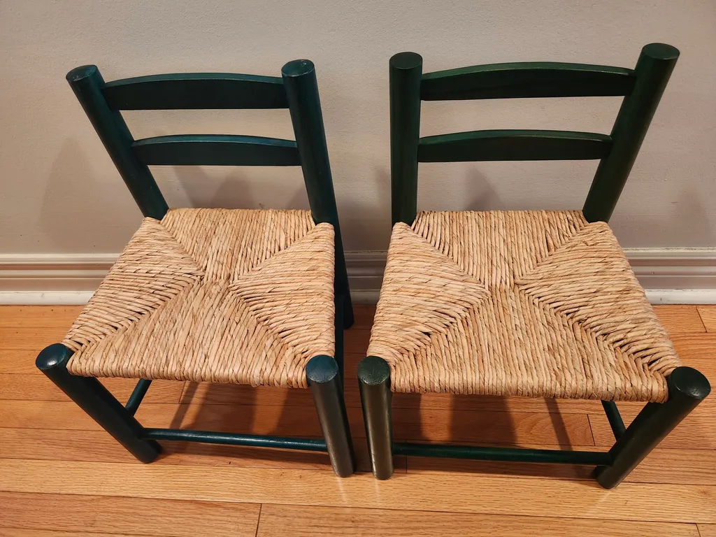 2 kids chairs photo 1