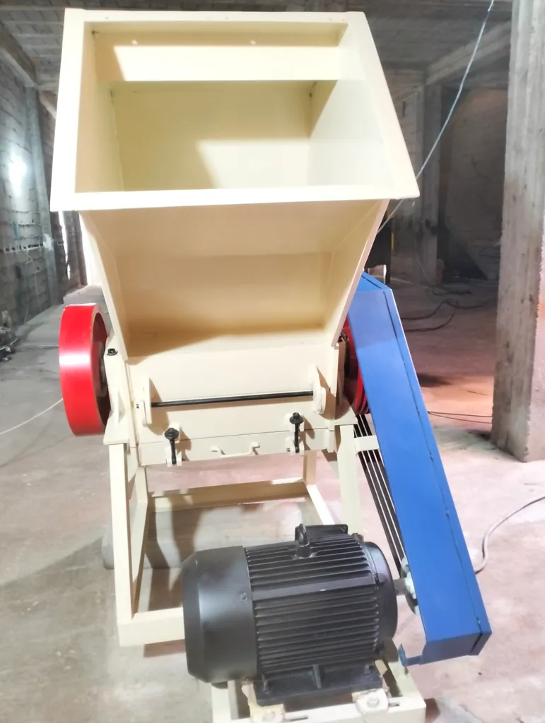 Plastic crusher machine  photo 1