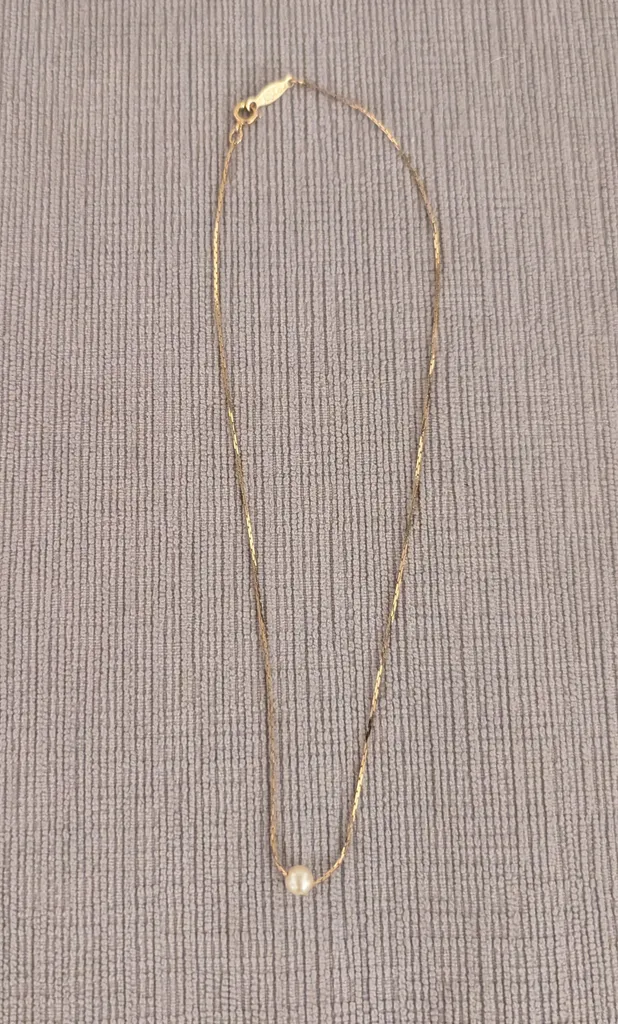 Gold Coloured Necklace  photo 1