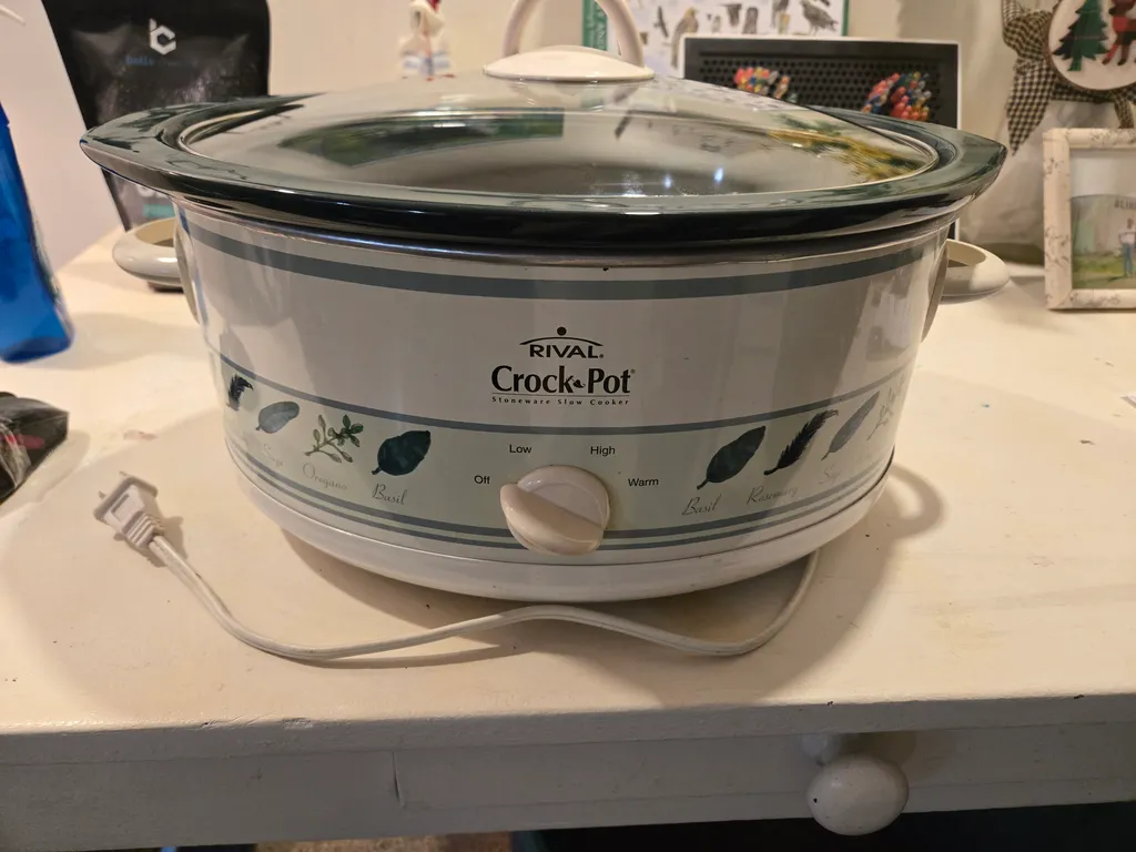 Large Crock Pot  photo 1