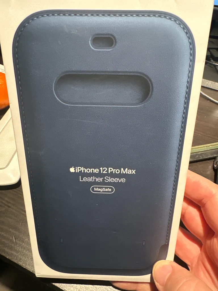 Apple iPhone 12 Pro Max sleeve photo 1