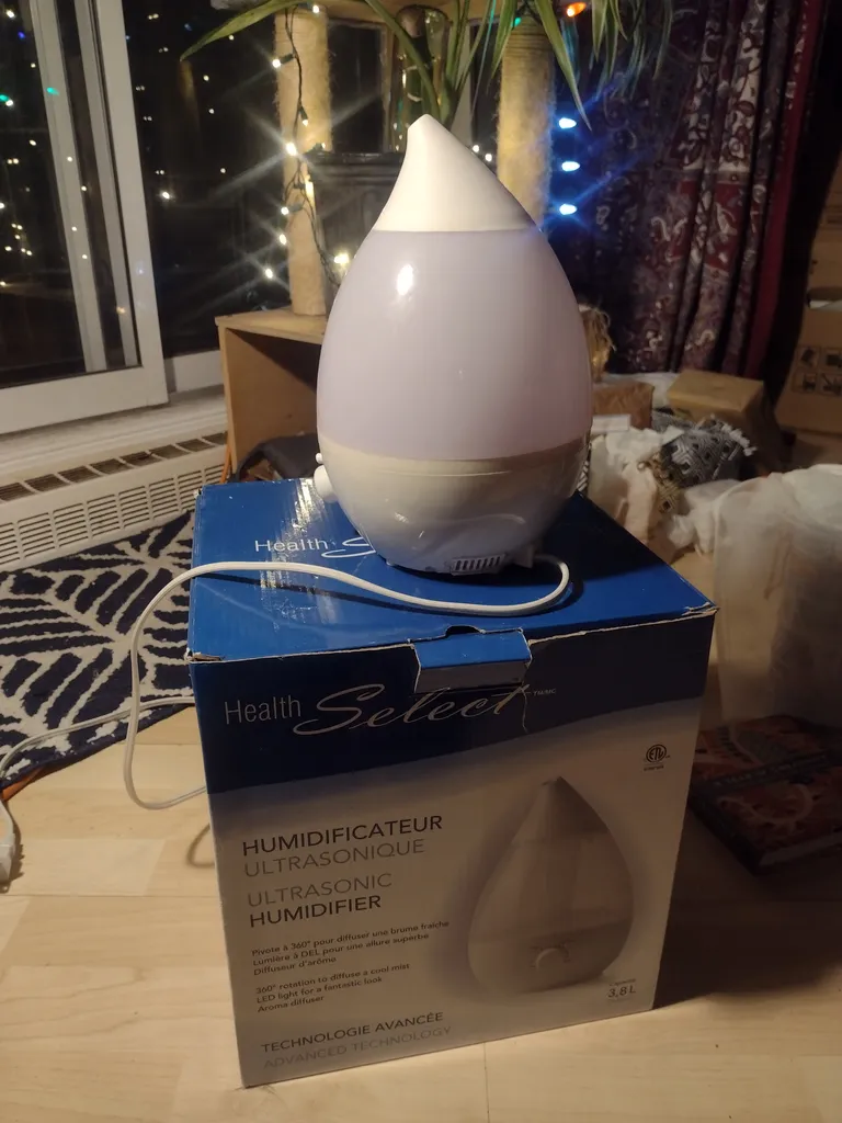Ultrasonic humidifier with LED light photo 1