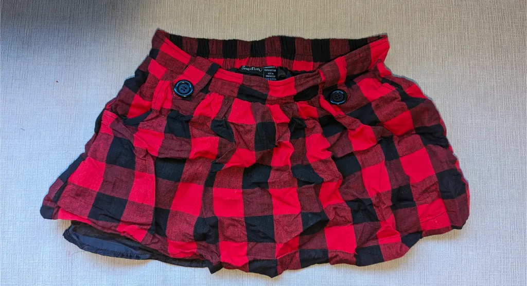 Red and Black Women's Skirt - Size Medium photo 1