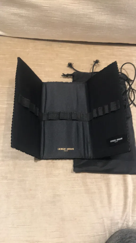 Armani makeup brush holder photo 1