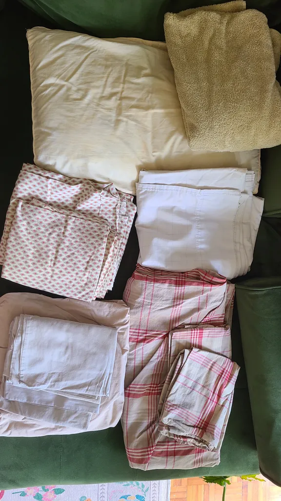 Free queen bedding  photo 1