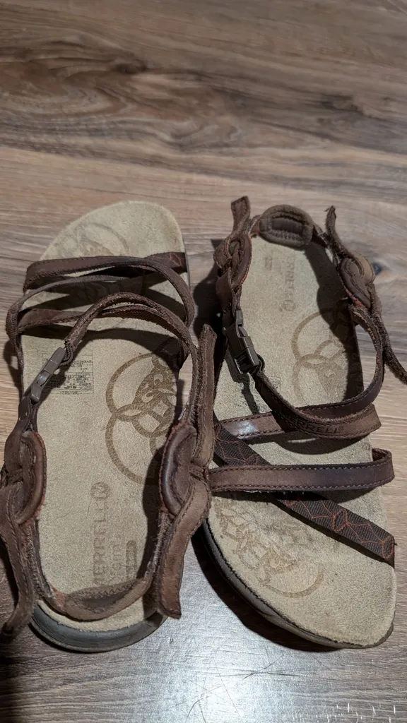 Merrell sandals size 6 photo 1
