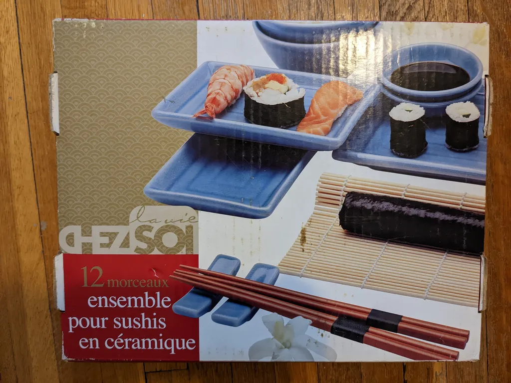 Sushi set photo 1