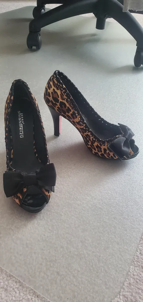 Leopard peep toe pumps photo 1