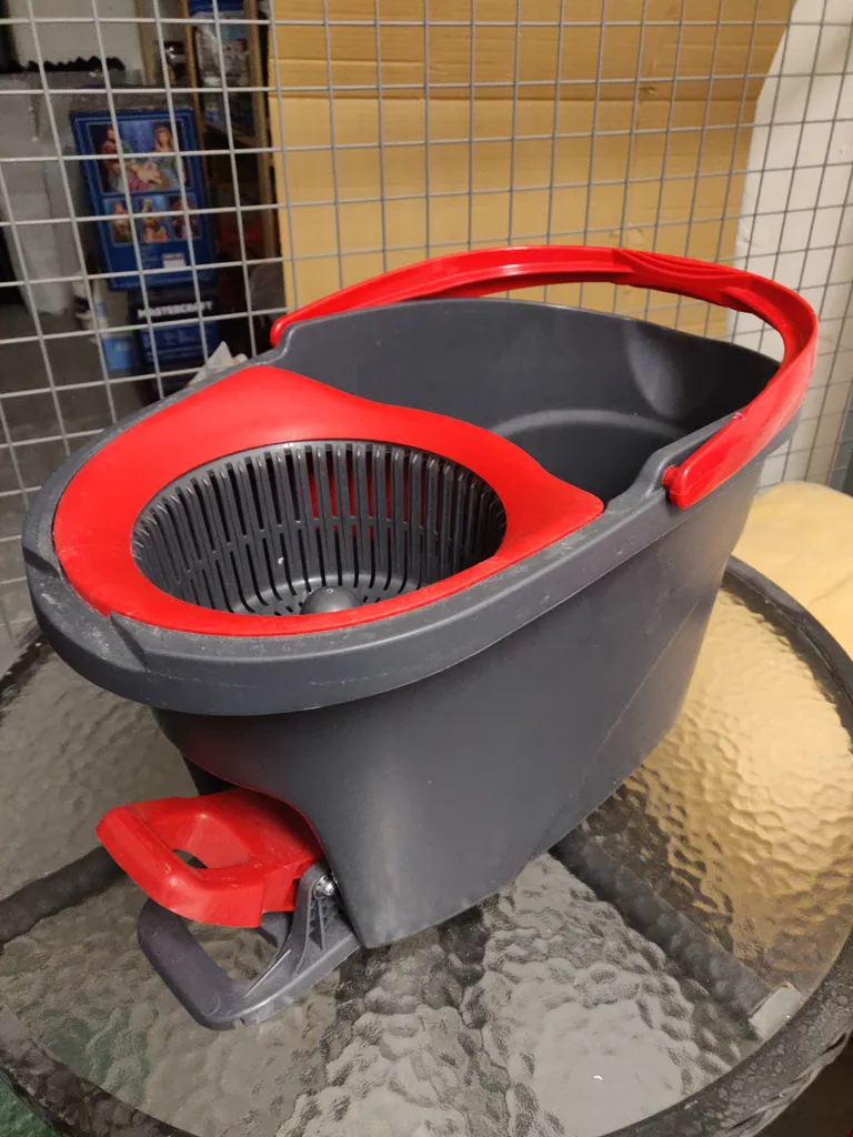 Spinning mop bucket photo 1