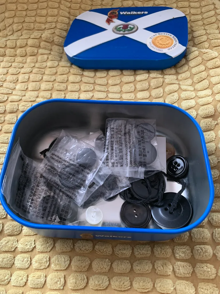 Tin full of buttons photo 1