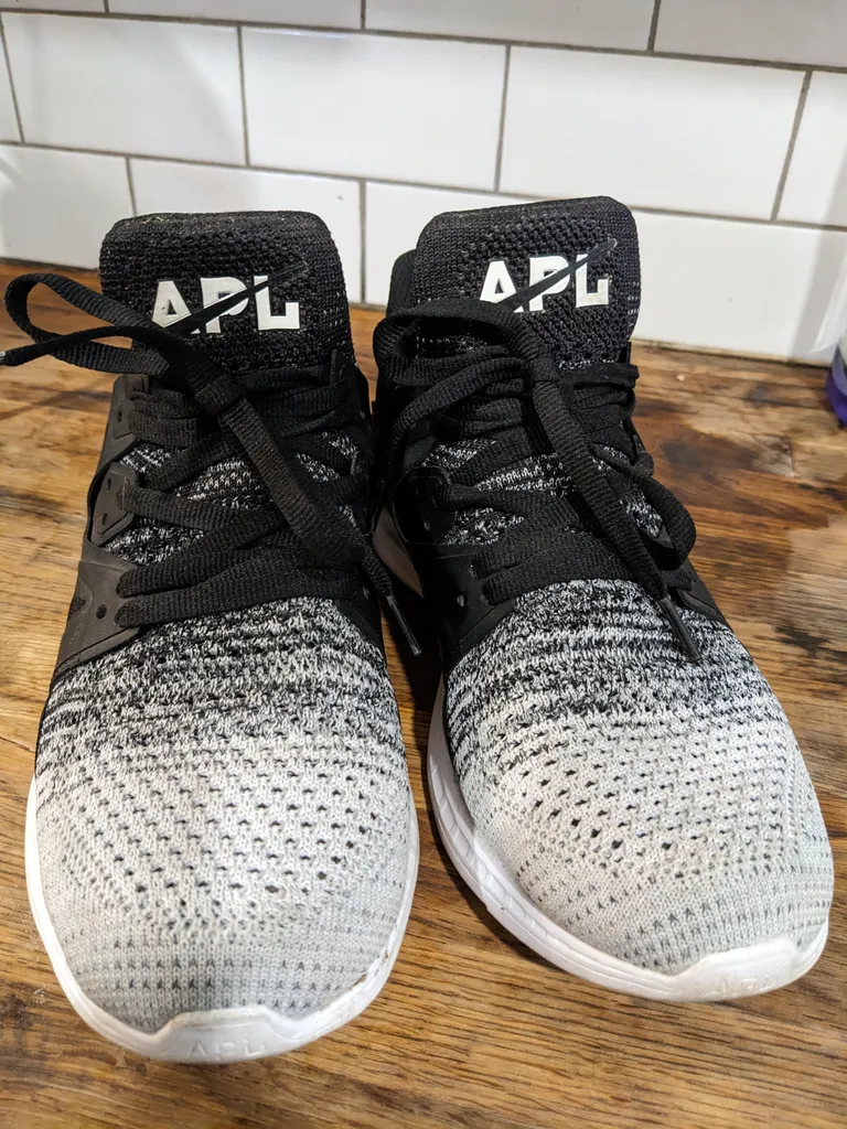 APL sneakers size 9 photo 1