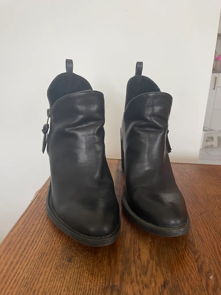 Black chunky heel booties - size 8 photo 1