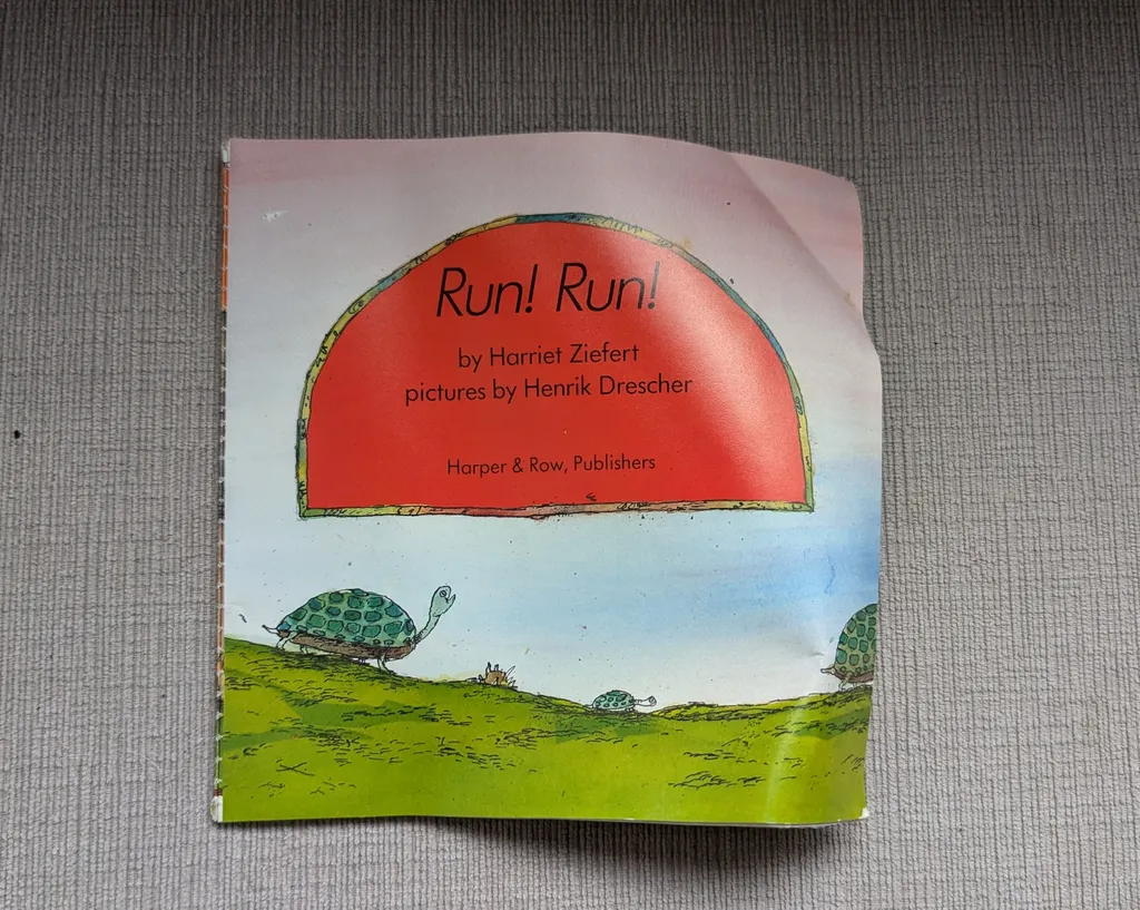 Run! Run! Children's Book by Harriet Ziefert photo 1