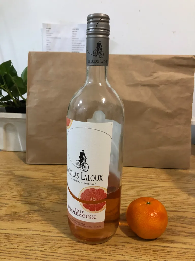 Wine beverage photo 1