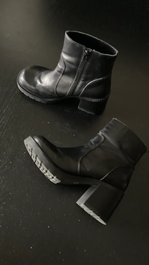 KSTUDIO CHUNKY BOOTS SIZE 7 photo 1