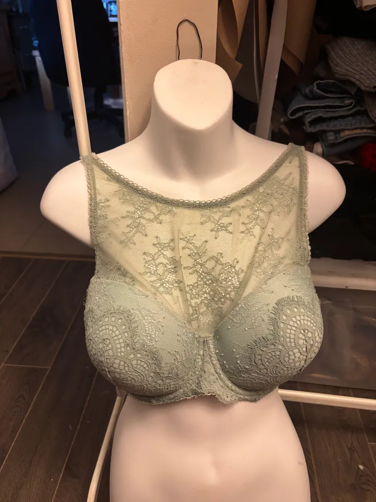 Victorias Secret 34DDD Bra photo 1