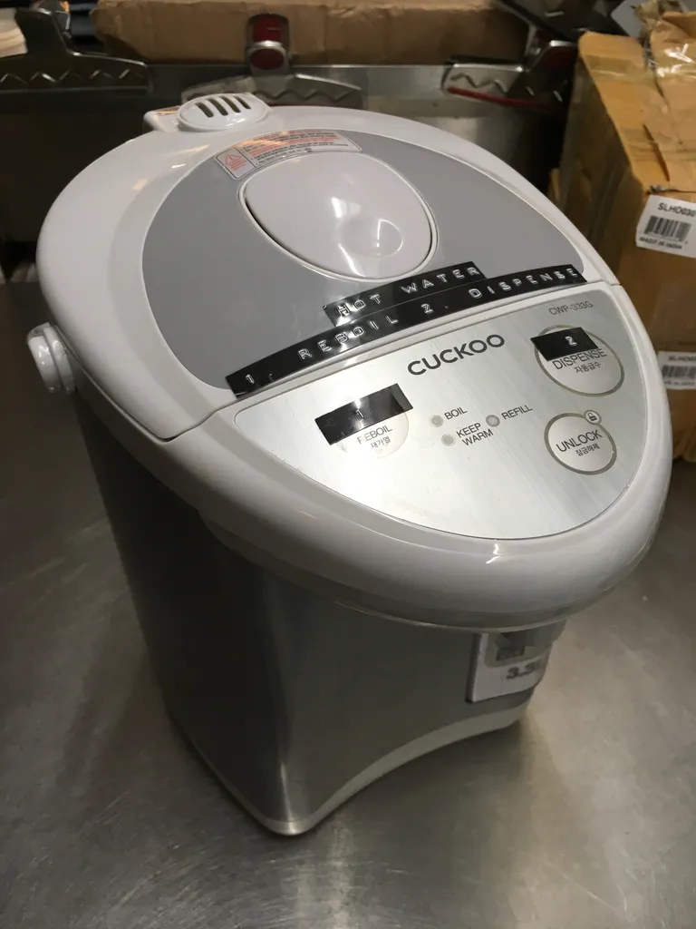 Hot water dispenser photo 1