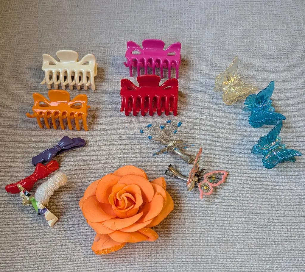 Hair Clips and Hair Accessories Bundle photo 1