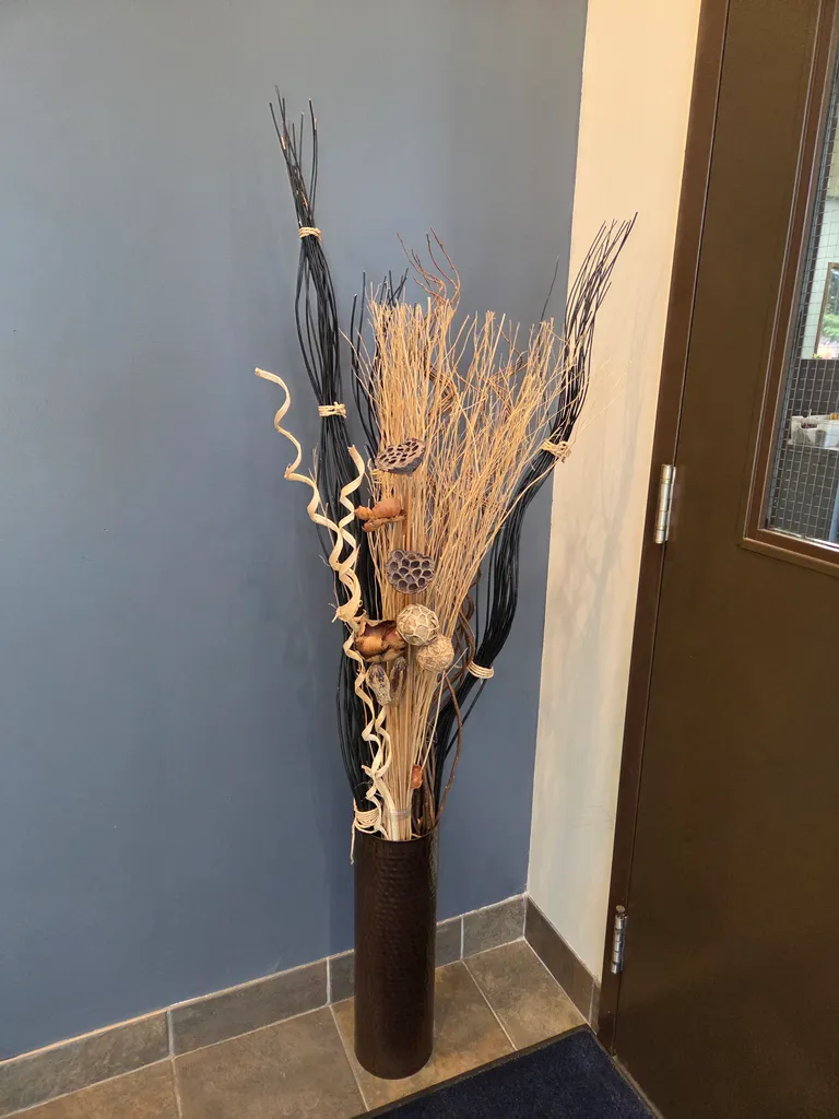 Dry arrangement in a hammered metal vase photo 1