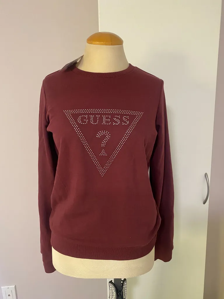 BNWT Guess pullover photo 1