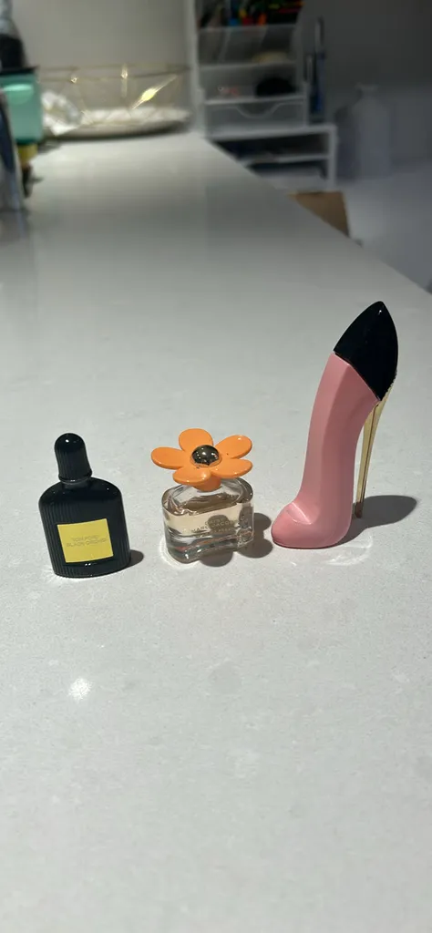 Various mini perfumes photo 1