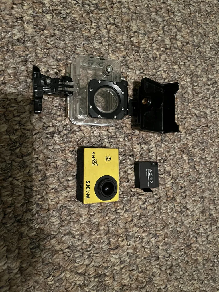 Sjcam 4000 broken, for parts only.  photo 1