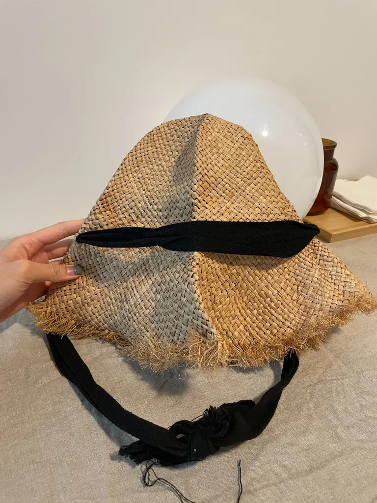 Beach sun hat photo 1