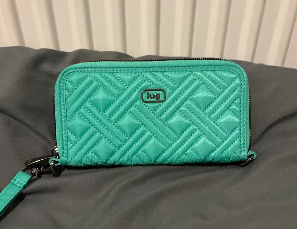 NEW Lug Wallet photo 1