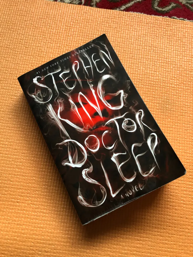 Dr Sleep paperback photo 1