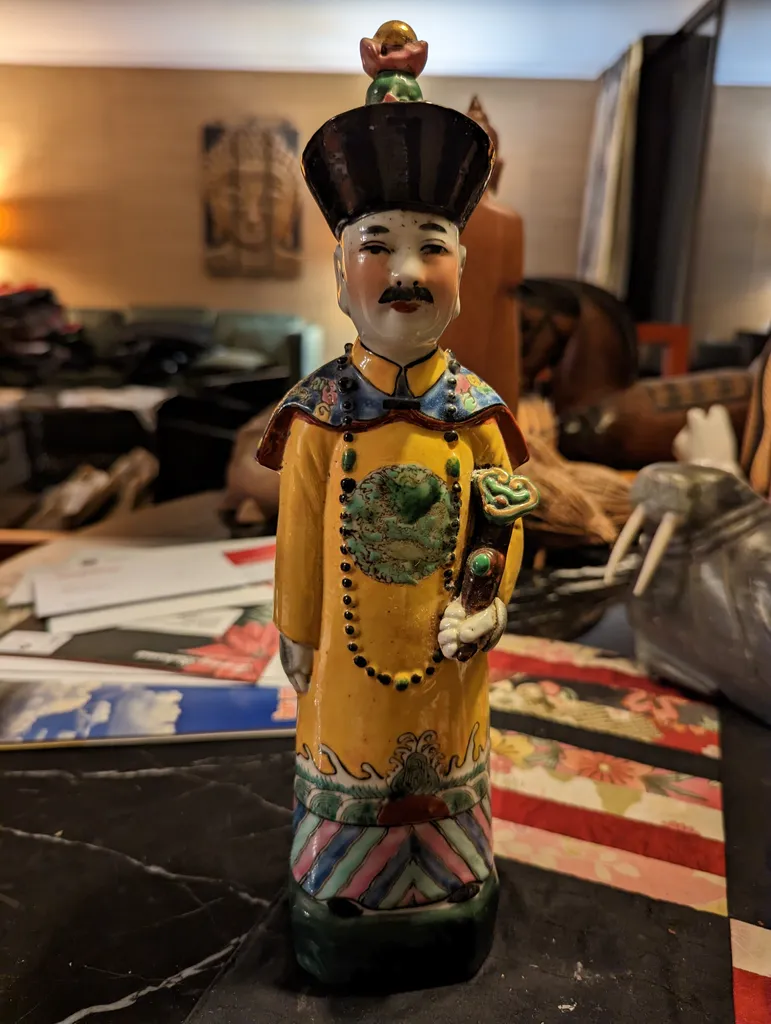 Chinese man statue  photo 1