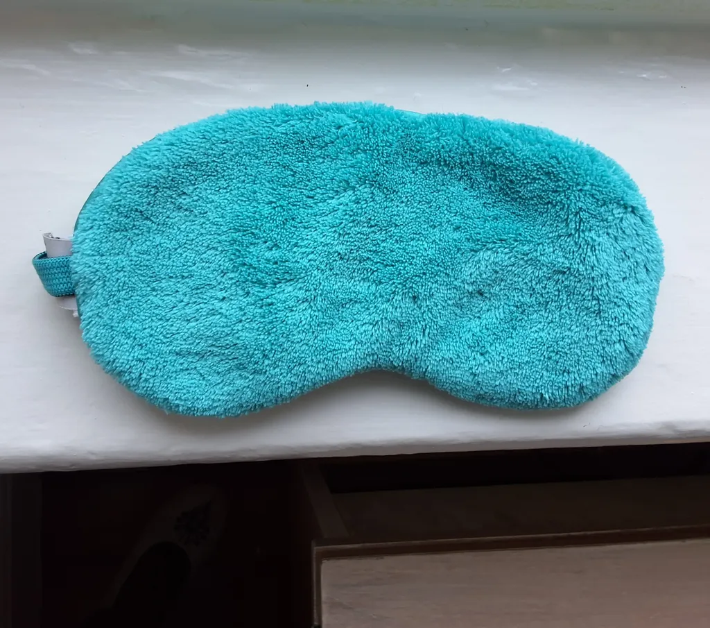 Light sleep mask photo 1