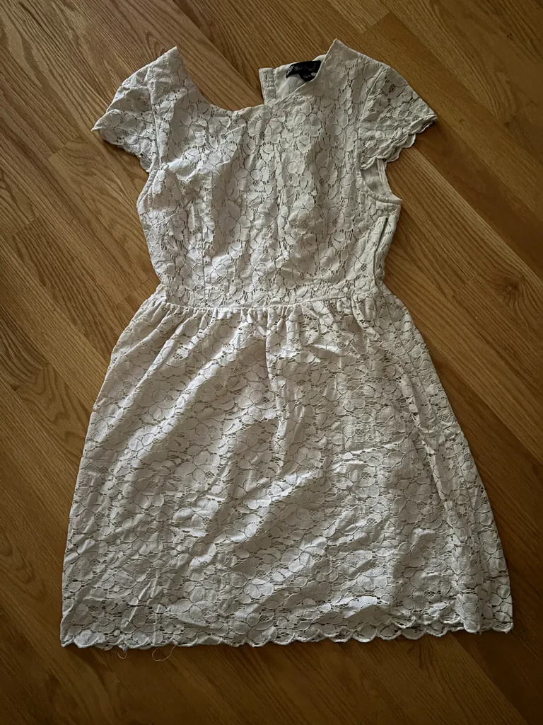 White lace dress  photo 1
