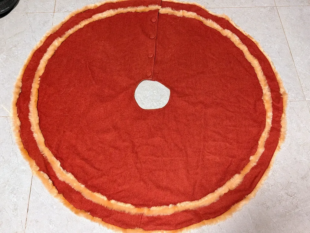 Red Christmas Tree Skirt with Faux Fur Trim photo 1