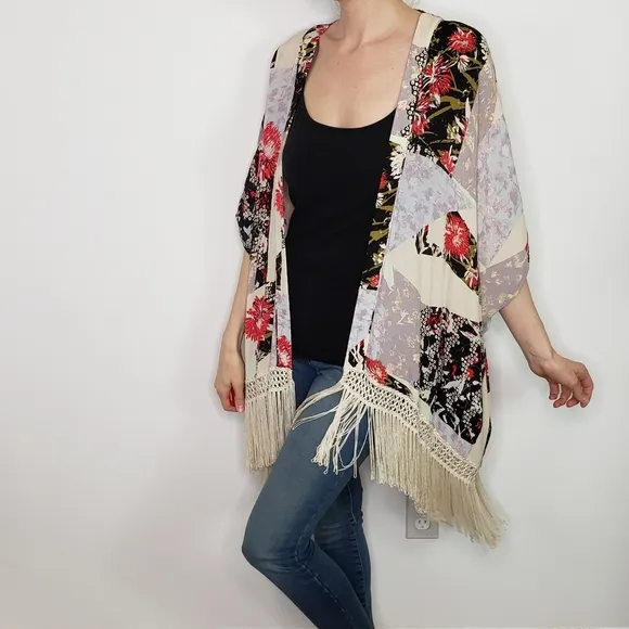 Aritzia Talula Floral Kimono  photo 1