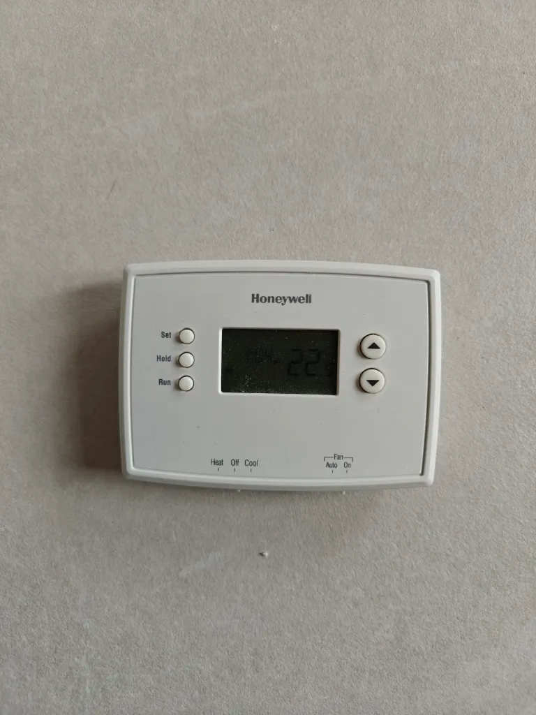 Honeywell thermostat  photo 1