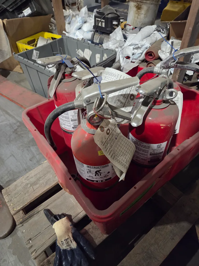 Charged (working) fire extinguishers photo 1