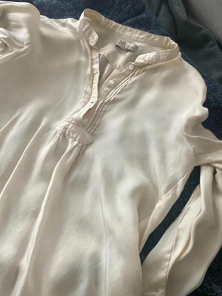 Banana republic silk blouse S photo 1