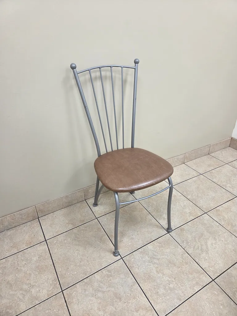 Sturdy single chair photo 1