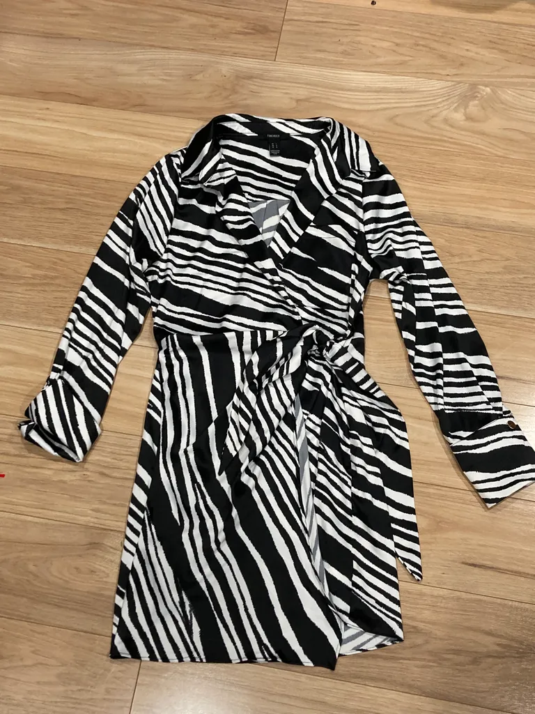 ZEBRA PRINT DRESS WRAP AROUND STYLE SIZE LARGE photo 1